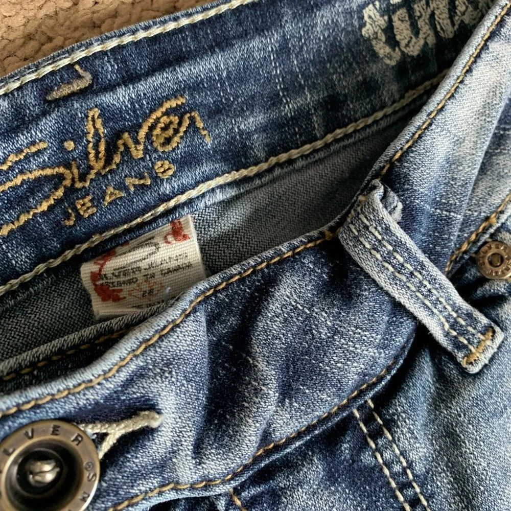 Silver Jeans Shorts, Tina Style - Picture 2 of 4